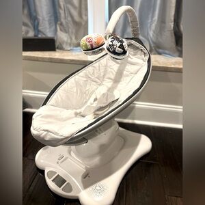 4moms MamaRoo multi- motion baby rocker